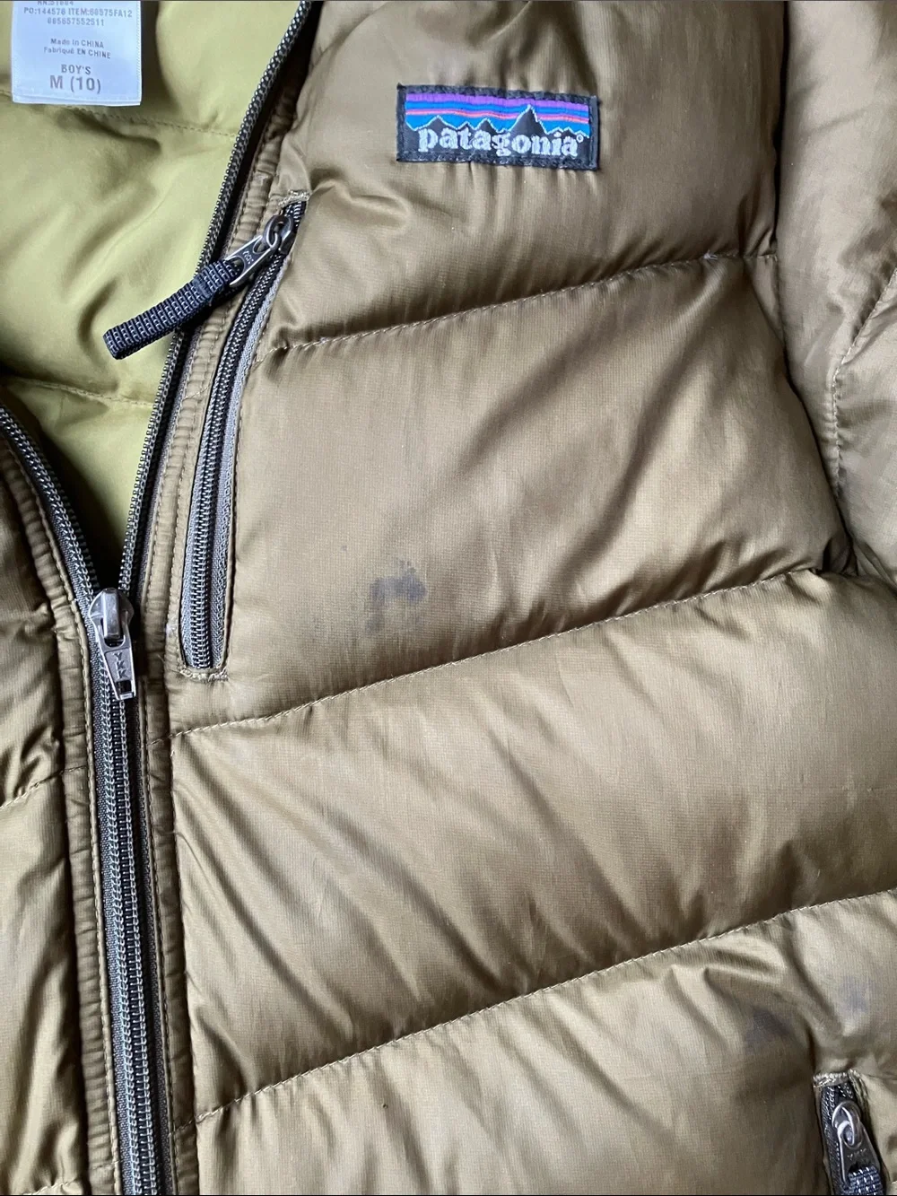 Flawed- Patagonia Hooded Down Coat Medium 10